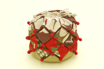 ちりめん細工・まつかさ袋のクリスマスツリー