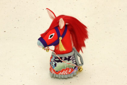 ちりめん細工・春駒（はるこま）