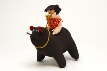 ちりめん細工・熊に乗った金太郎