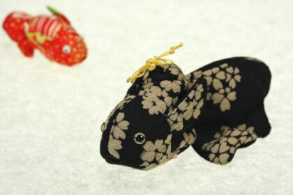 ちりめん細工・金魚袋とかえる