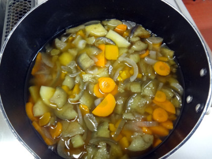 野菜を煮る
