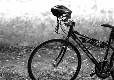 自転車男子モノクロ