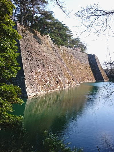 180403伊賀上野城石垣東水面