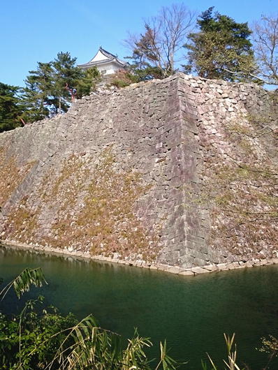 180403伊賀上野城北西石垣水面