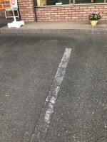 【事務所前の薄くなった白線】