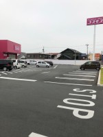 【広々した駐車場】