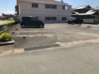 【運転が苦手の方も安心な広い駐車場】